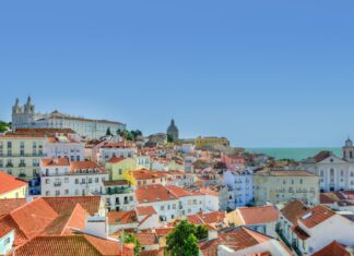 Living in a Small Town vs a Big City living